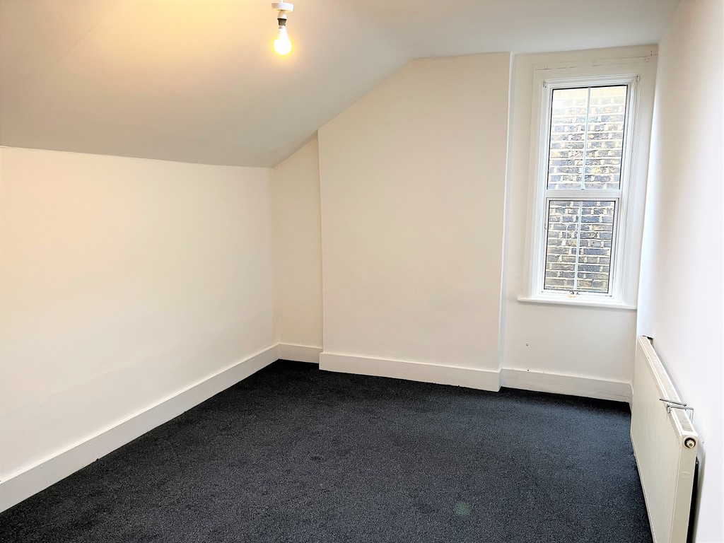 3 bed flat to rent in Goldsmith Road, London  - Property Image 9