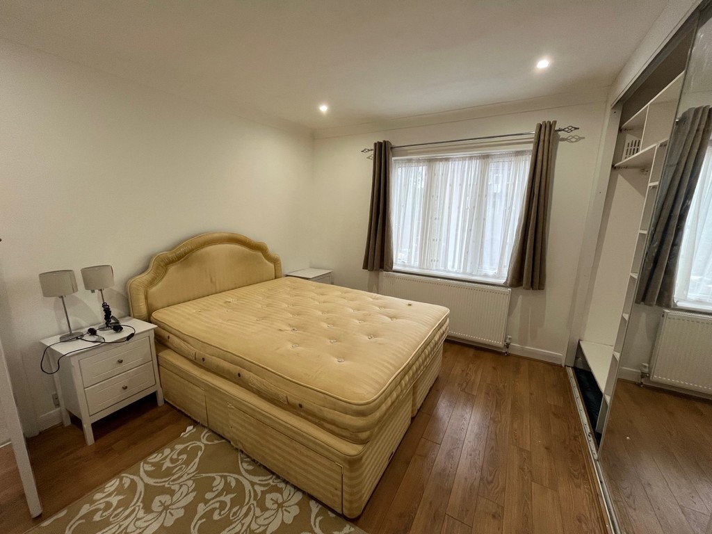 3 bed terraced house to rent in Mornington Road, Greenford 10