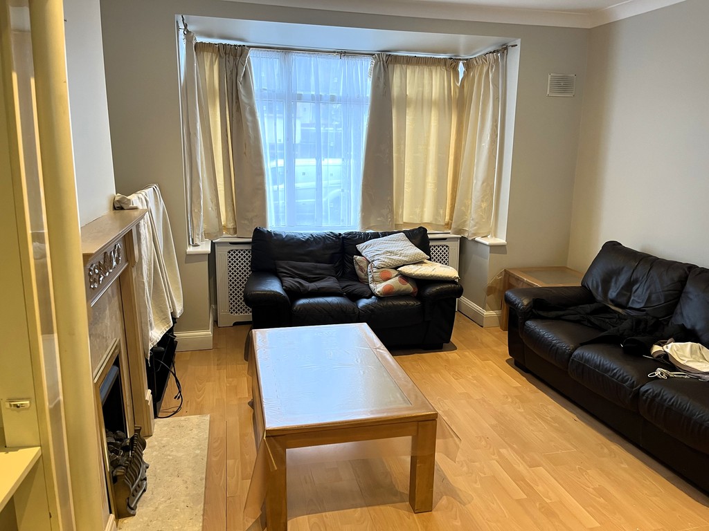 3 bed terraced house to rent in Mornington Road, Greenford 3