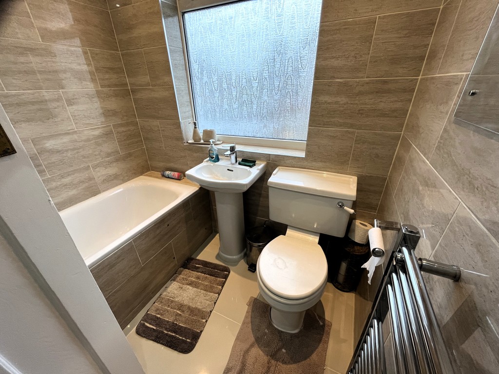 3 bed terraced house to rent in Mornington Road, Greenford 5