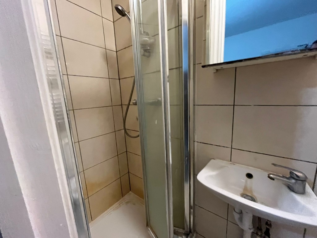 1 bed house share to rent in Mount Road, Hayes 5