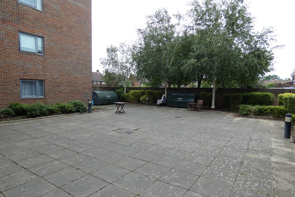 1 bed flat to rent in New Road, Feltham 1