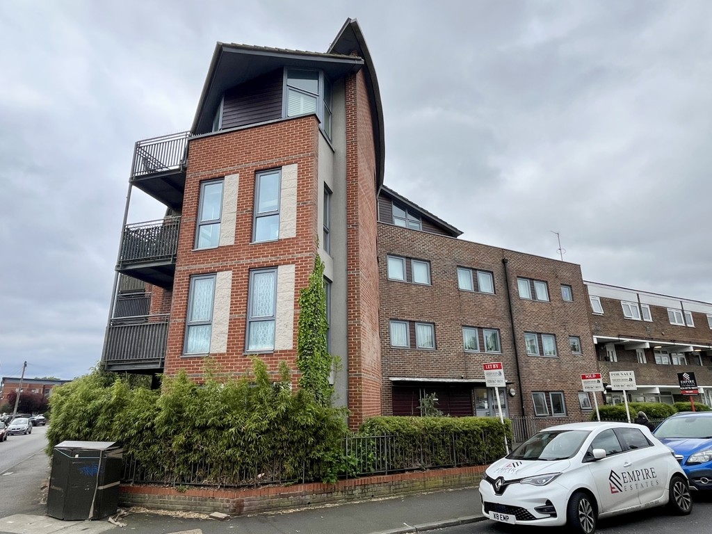 2 bed flat to rent in New Road, Feltham  - Property Image 12