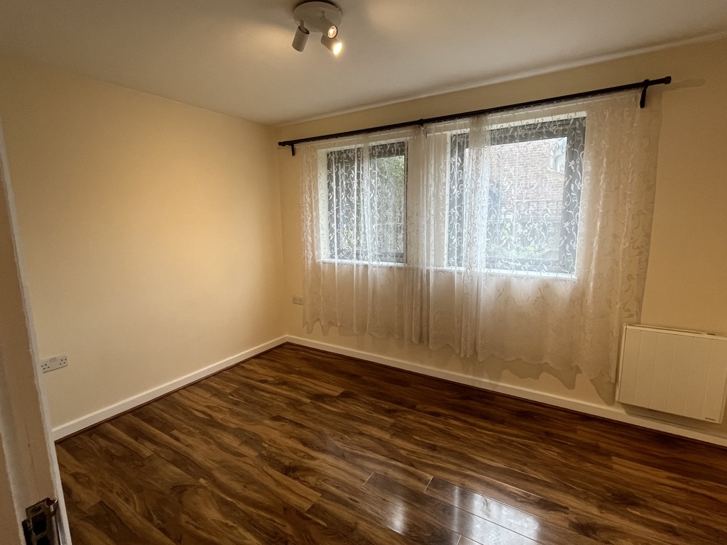 2 bed flat to rent in New Road, Feltham  - Property Image 2