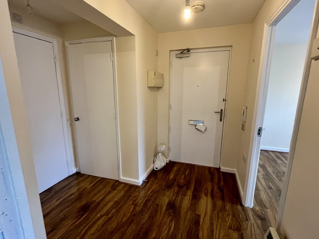 2 bed flat to rent in New Road, Feltham 6