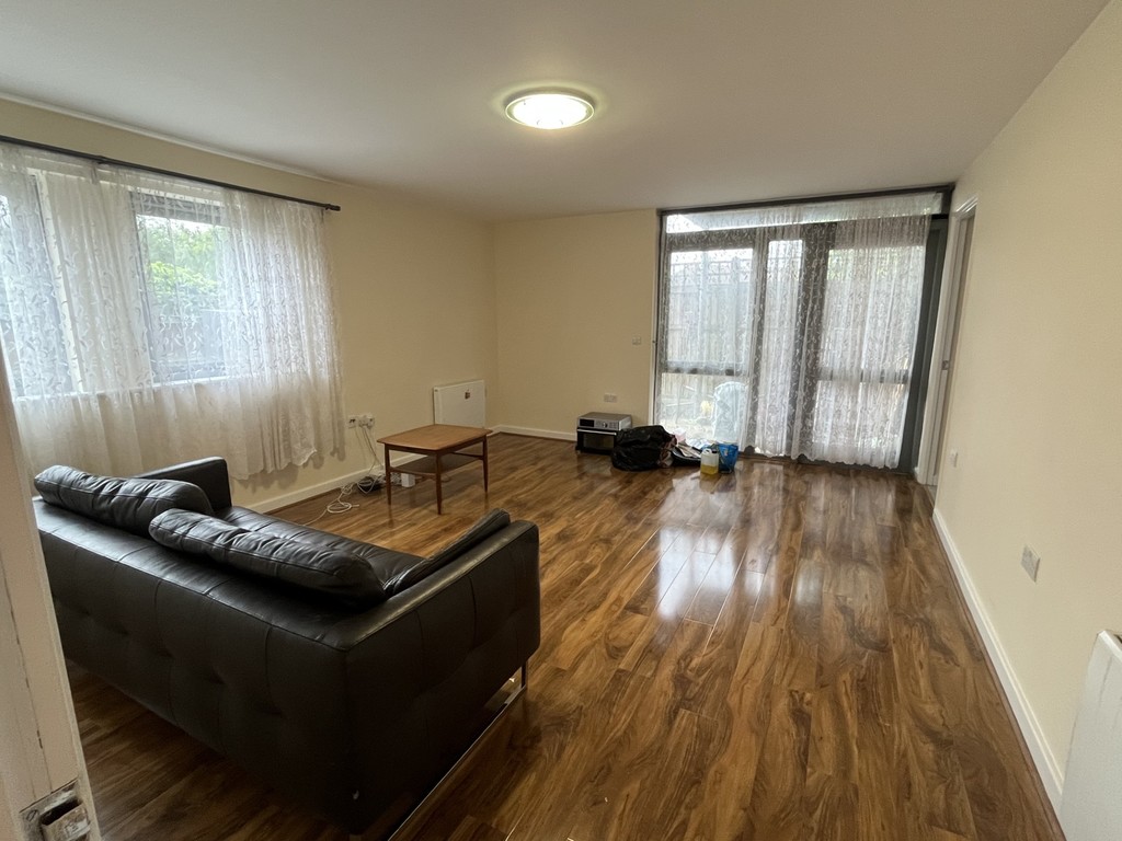 Empire Estates are pleased to offer this WELL PRESENTED & SPACIOUS 2 BED GROUND FLOOR PURPOSE BUILT APARTMENT WITH PRIVATE GARDEN TO LET. Situated on New Road just a short walk from Bedfont High St, local shops and schools with GREAT TRANSPORT LINKS. Comprising of Separate Living Room, Fully Fitted Kitchen, 2 Double Bedrooms and Modern Bathroom / WC. Benefits include double glazing, security entry system and PRIVATE REAR BALCONY. AVAILABLE IMMEDIATELY.  EARLY VIEWINGS ARE HIGHLY RECOMMENDED. COUNCIL TAX BAND C £ 1854.06 PER ANNUM.