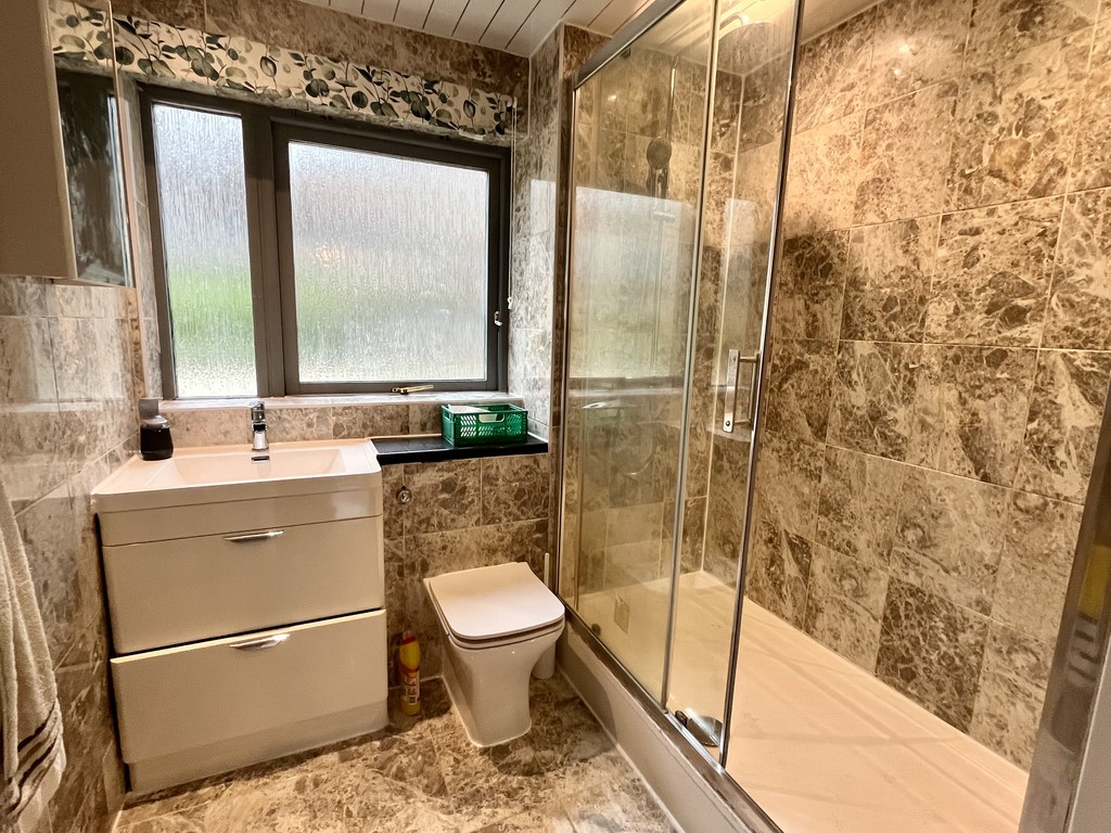 2 bed flat to rent in New Road, Feltham  - Property Image 8