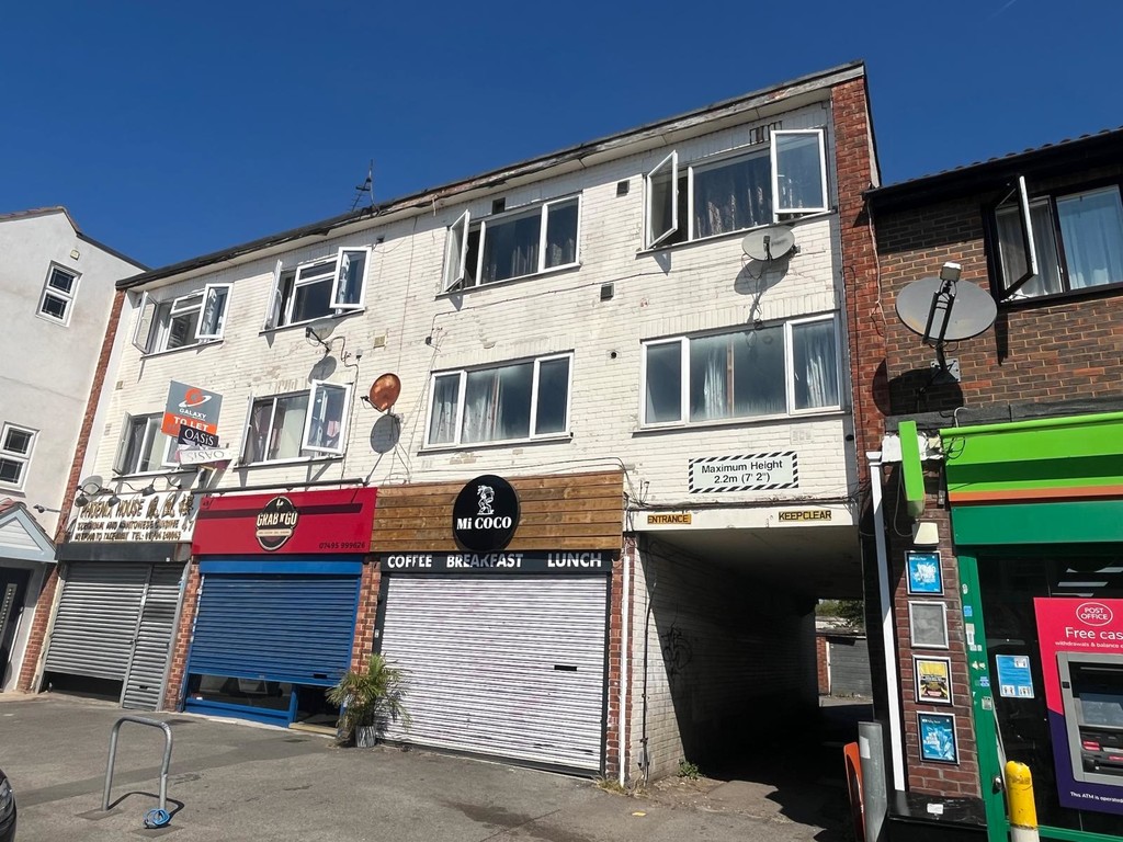 3 bed apartment to rent in High Street, Staines-upon-Thames 6