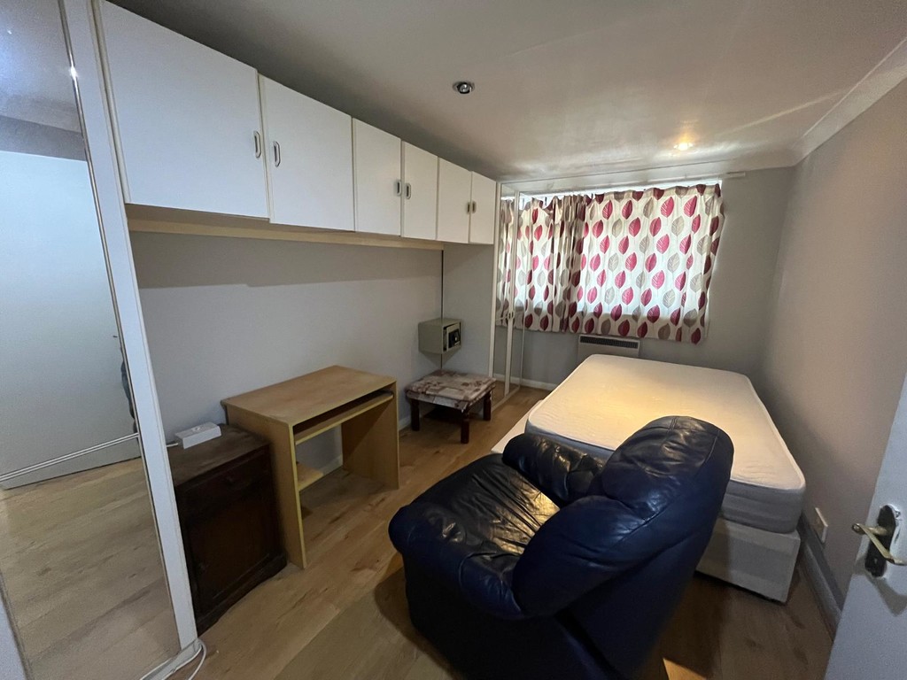 3 bed apartment to rent in High Street, Staines-upon-Thames - Property Image 1