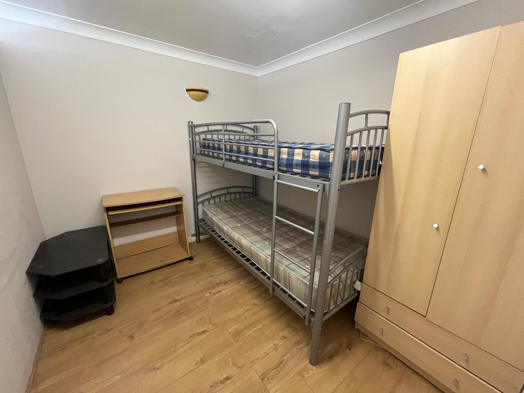 3 bed apartment to rent in High Street, Staines-upon-Thames 4