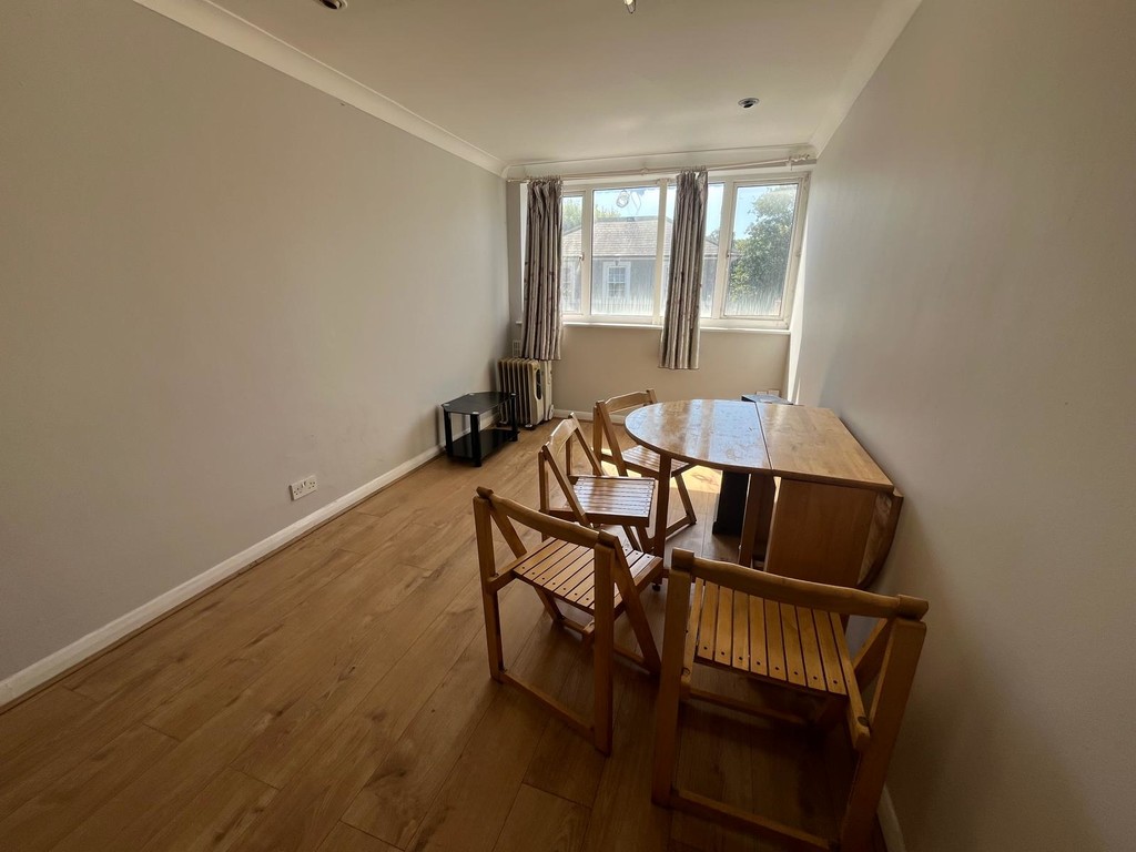 3 bed apartment to rent in High Street, Staines-upon-Thames  - Property Image 2