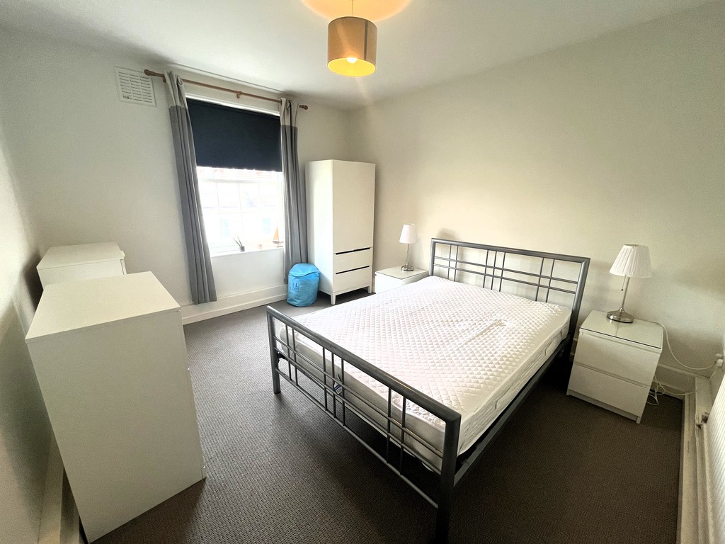 2 bed flat to rent in Carnwath House, Fulham - Property Image 1