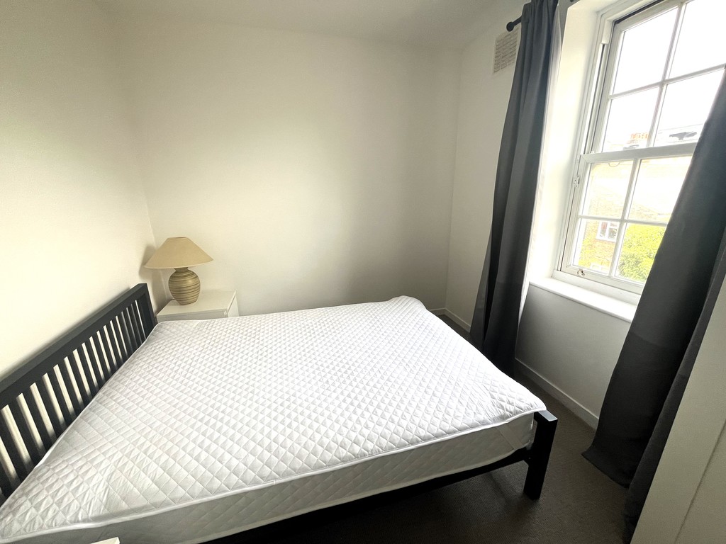 2 bed flat to rent in Carnwath House, Fulham  - Property Image 4