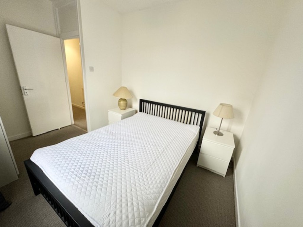 2 bed flat to rent in Carnwath House, Fulham  - Property Image 5