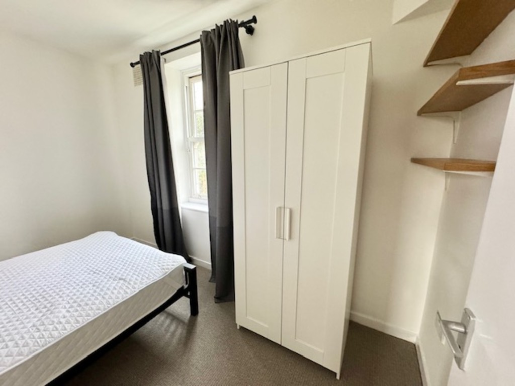 2 bed flat to rent in Carnwath House, Fulham 6