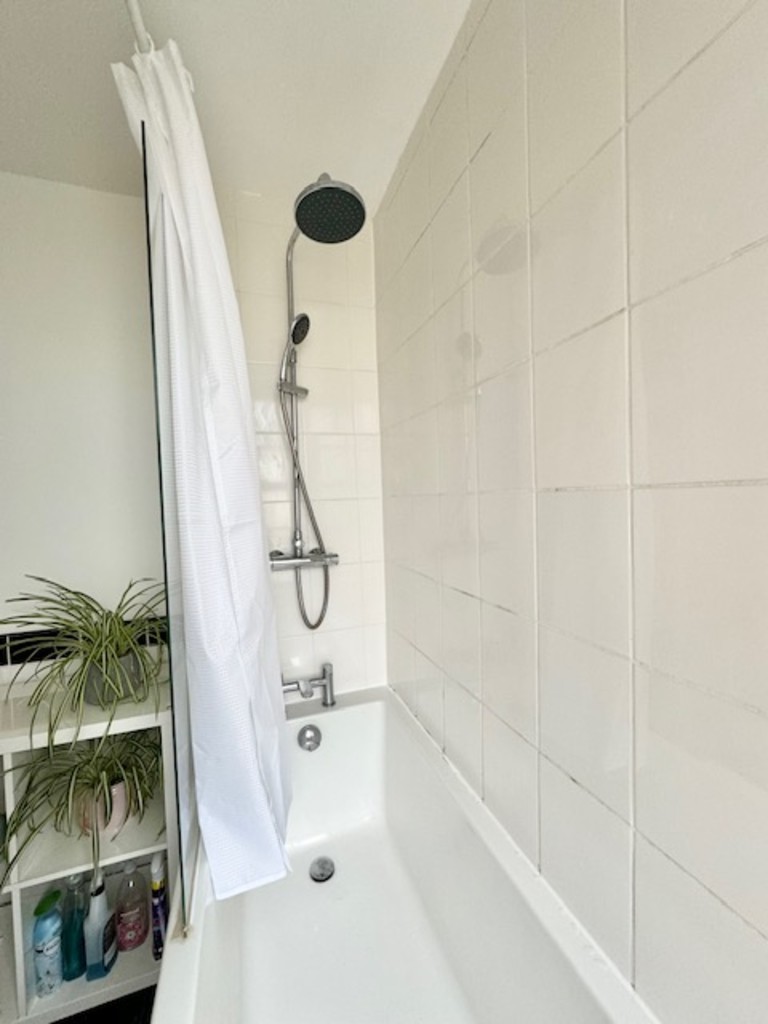 2 bed flat to rent in Carnwath House, Fulham 8