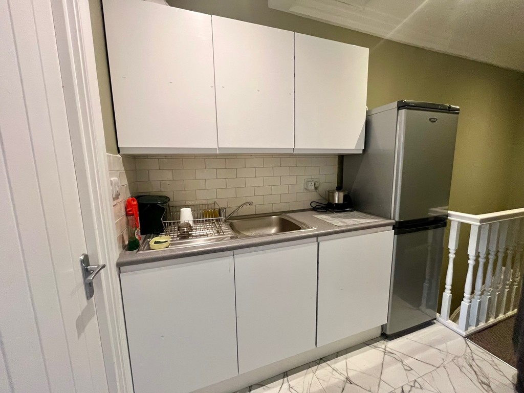 House share to rent in Staines Road, Feltham 2