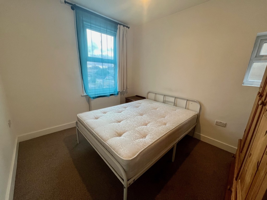 House share to rent in Staines Road, Feltham 1