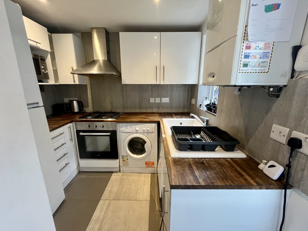 1 bed house share to rent in Staines Road, Feltham 4