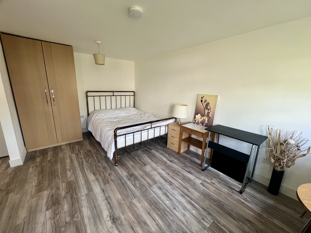 1 bed flat to rent in Bath Road, Middlesex - Property Image 1