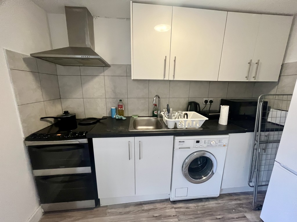 1 bed flat to rent in Bath Road, Middlesex  - Property Image 5