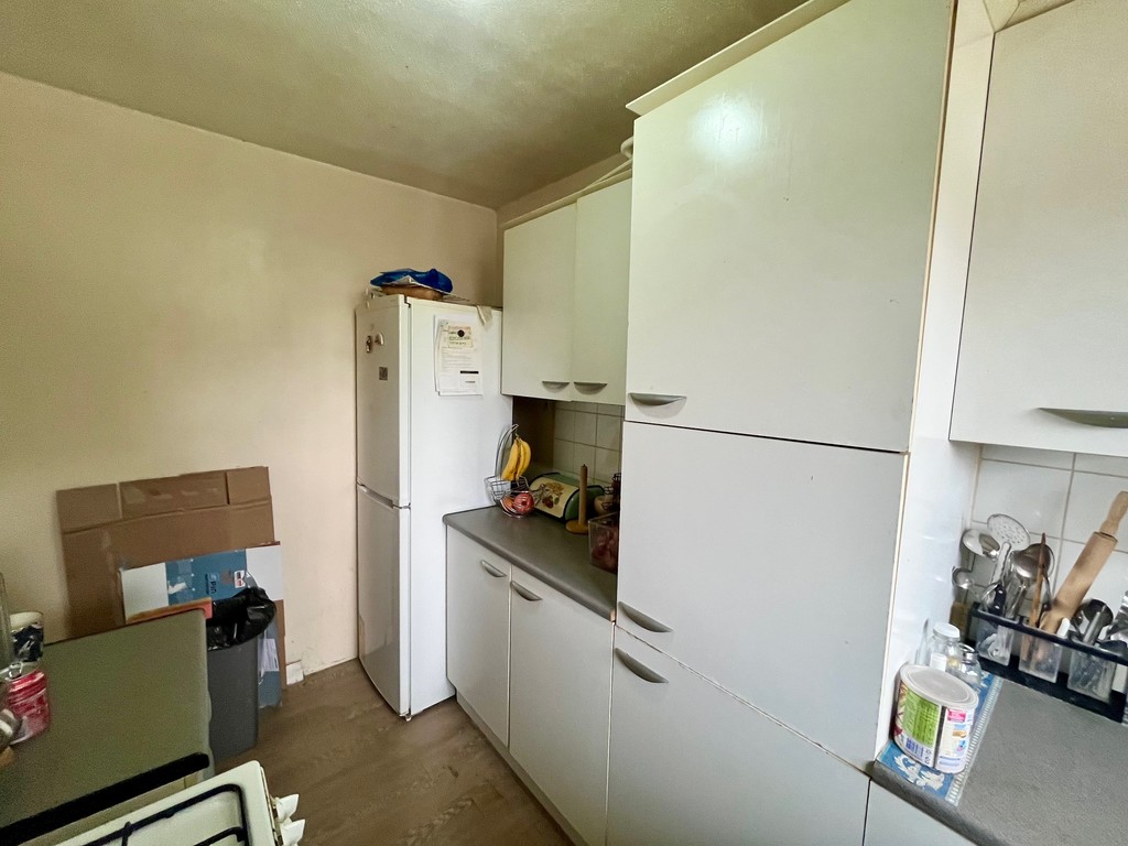 2 bed flat for sale in Bath Road, Hounslow 3