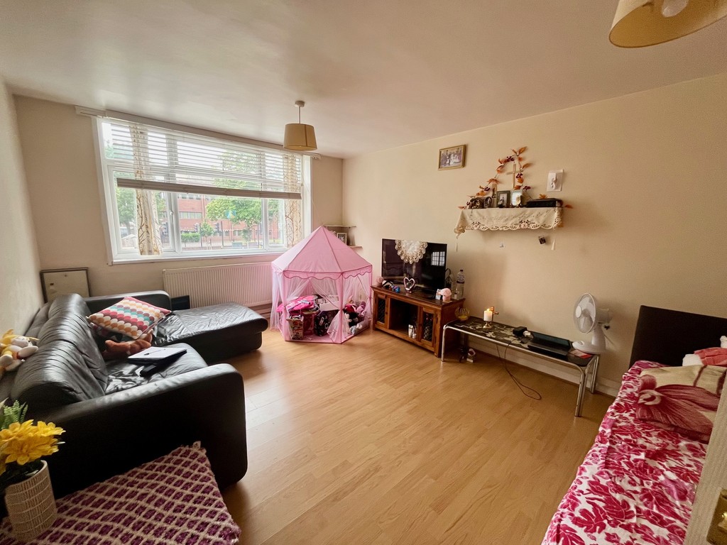 2 bed flat for sale in Bath Road, Hounslow  - Property Image 6