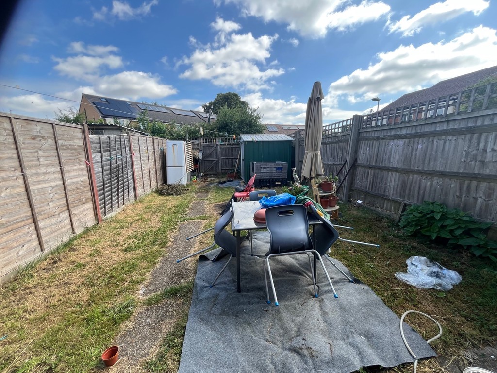 3 bed end of terrace house for sale in Minet Drive, Hayes  - Property Image 3