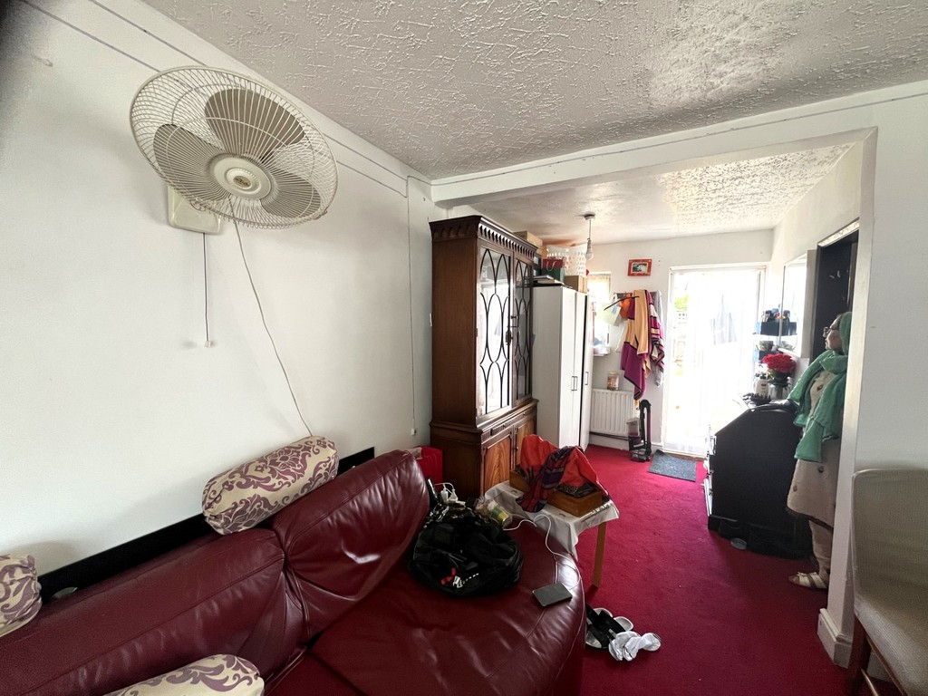 3 bed end of terrace house for sale in Minet Drive, Hayes  - Property Image 6