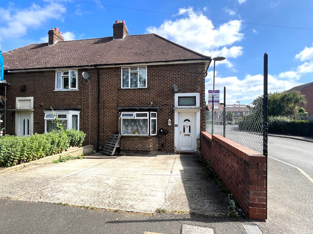 3 bed end of terrace house for sale in Minet Drive, Hayes 8