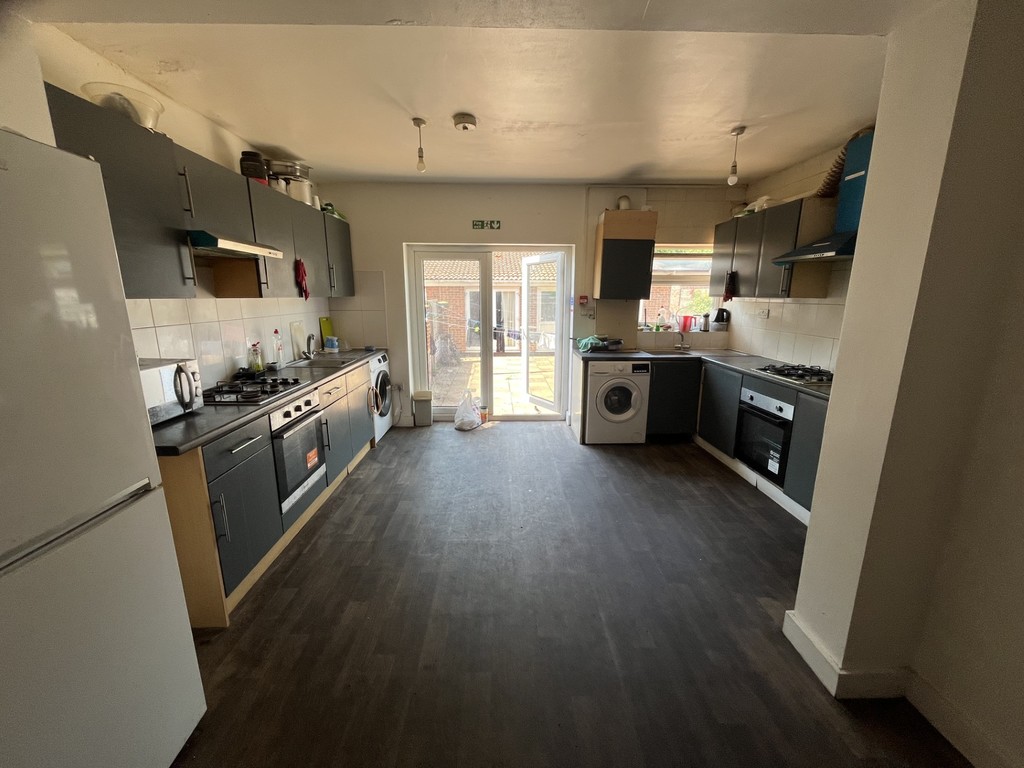 1 bed house share to rent in Lady Margaret Road, Southall 7