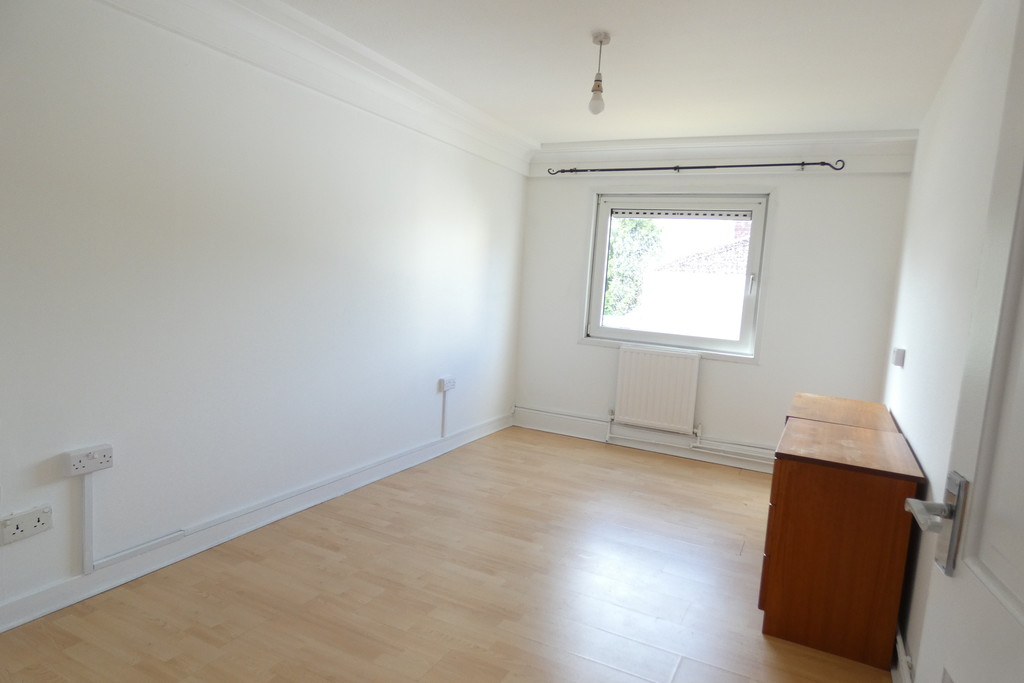 2 bed apartment to rent in Redwood Estates, Heston - Property Image 1
