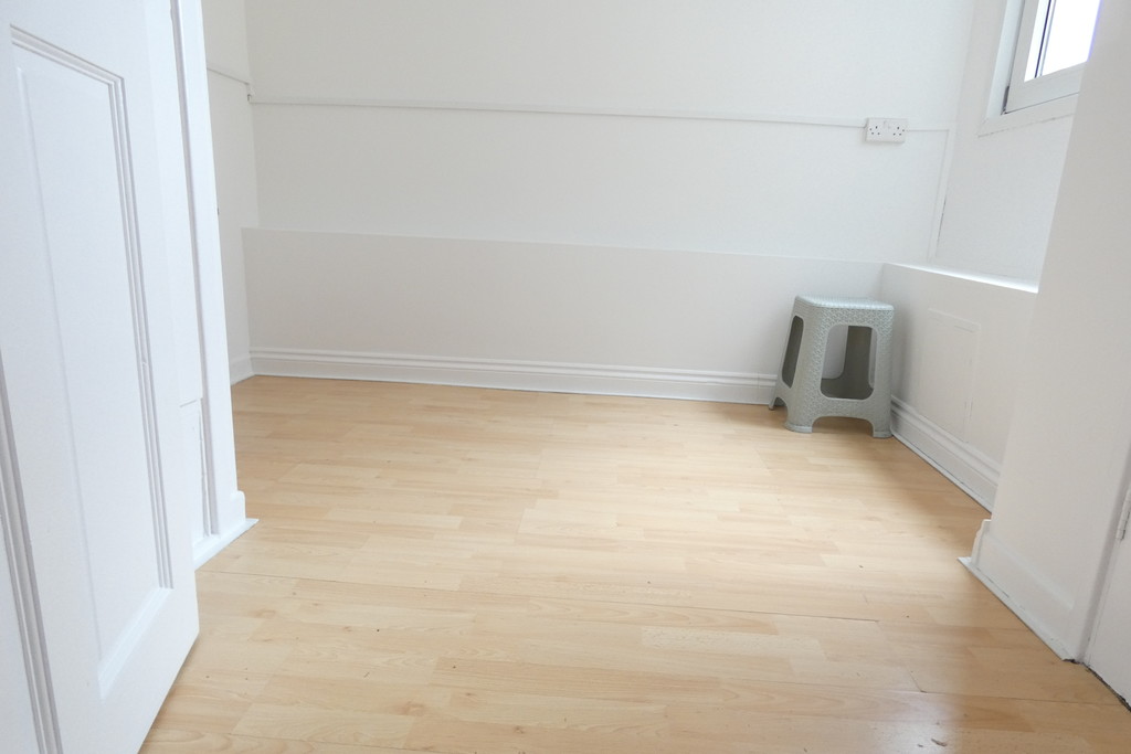 2 bed apartment to rent in Redwood Estates, Heston 3