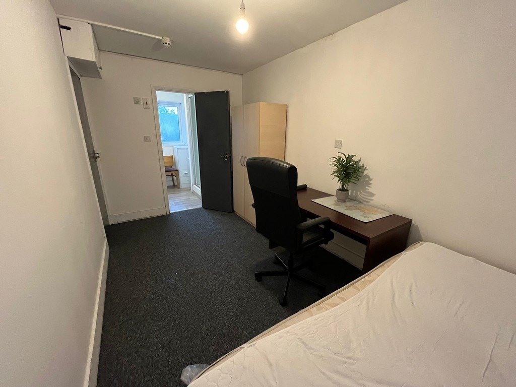 FULLY FURNISHED DOUBLE ROOM WITH EN-SUITE SHOWER ROOMS TO LET ON THE EVER SO POPULAR LADY MARGARET ROAD. Just few minutes walk from Southall Broadway are these WELL PRESENTED, SPACIOUS AND MODERN DOUBLE BEDROOMS WITH EN-SUITES. Rent INCLUDES COUNCIL TAX AND ALL UTILITY BILLS. Available now - Early viewings are highly recommended. All rooms have their own Shower Room / WC. Short walk from the local shops, schools and amenities with very good transport links.