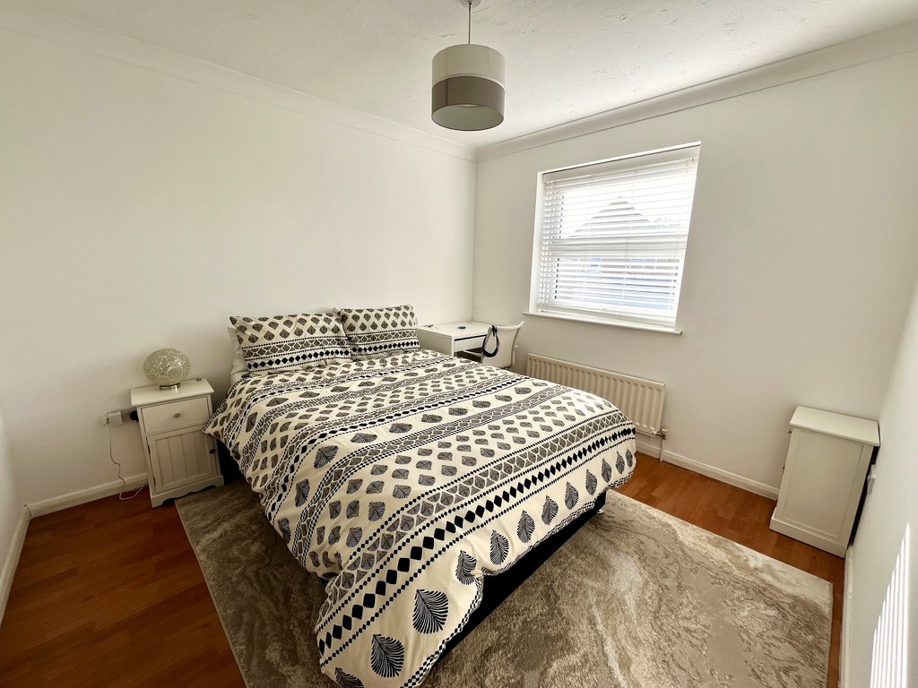 3 bed detached house for sale in Milton Gardens, Staines  - Property Image 10