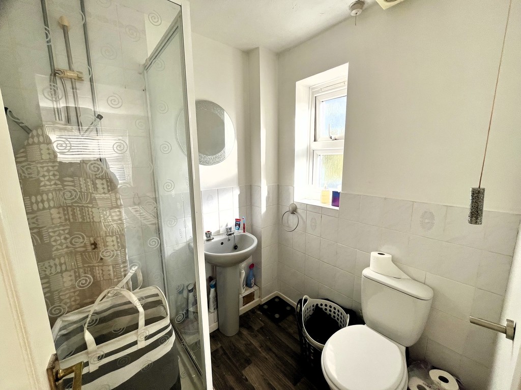 3 bed detached house for sale in Milton Gardens, Staines  - Property Image 11