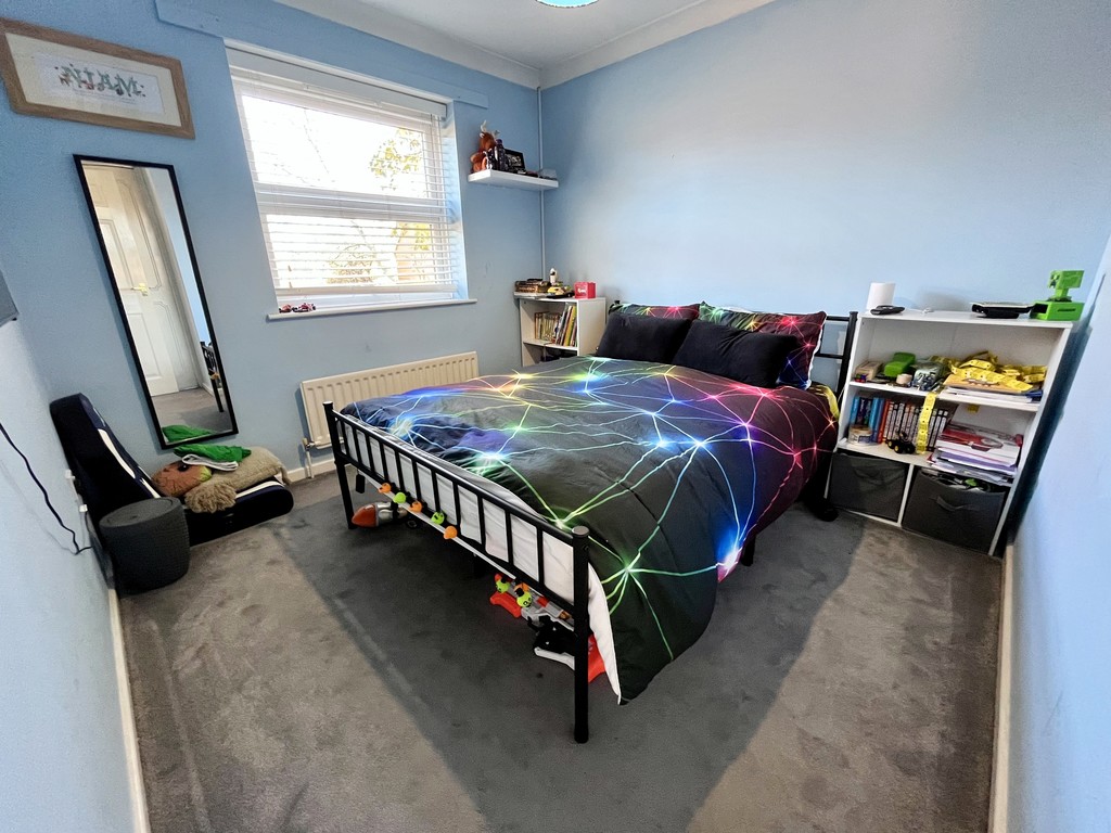 3 bed detached house for sale in Milton Gardens, Staines  - Property Image 12