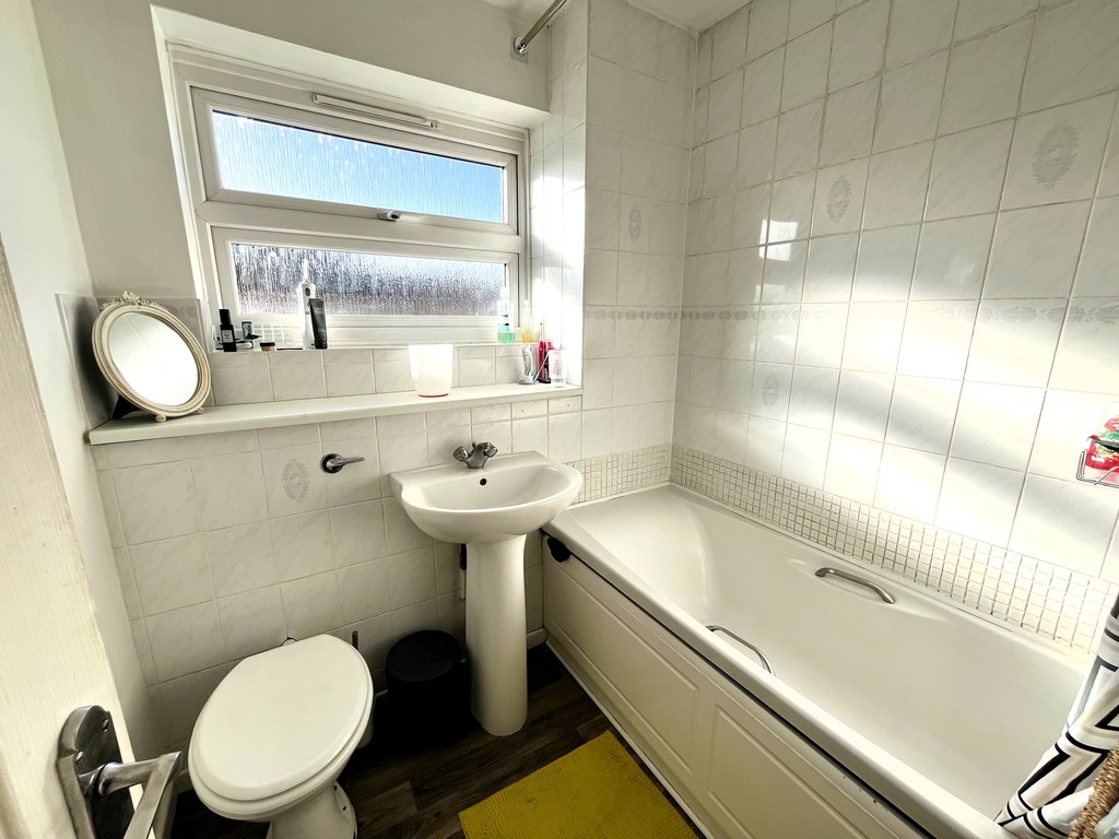 3 bed detached house for sale in Milton Gardens, Staines  - Property Image 14