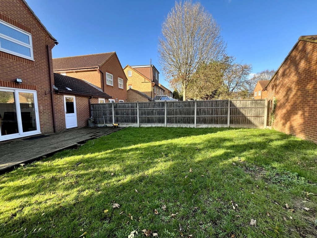 3 bed detached house for sale in Milton Gardens, Staines  - Property Image 15