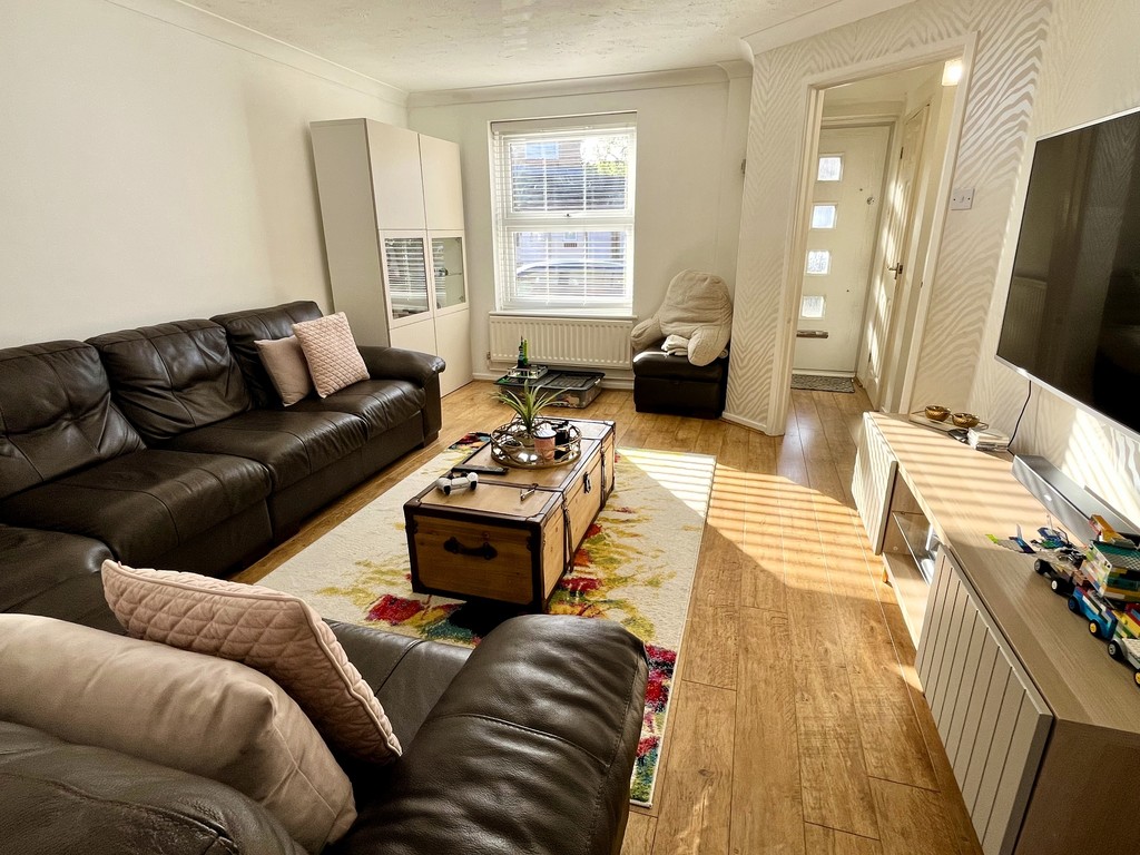 3 bed detached house for sale in Milton Gardens, Staines 3