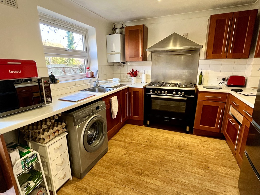 3 bed detached house for sale in Milton Gardens, Staines  - Property Image 7