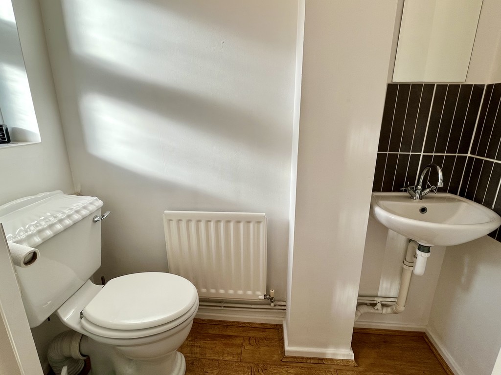 3 bed detached house for sale in Milton Gardens, Staines 7