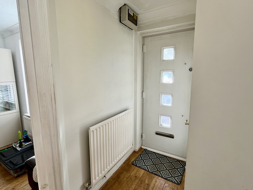 3 bed detached house for sale in Milton Gardens, Staines  - Property Image 9