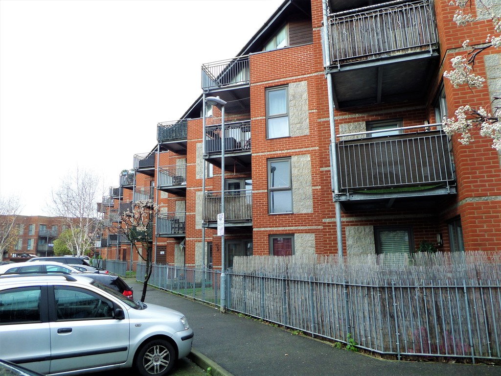 2 bed apartment for sale in Page Road, Feltham  - Property Image 7