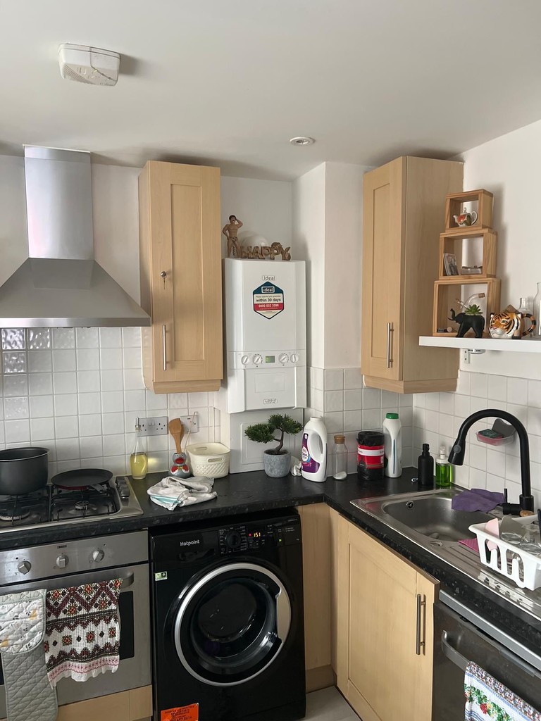 2 bed apartment for sale in Page Road, Feltham 3