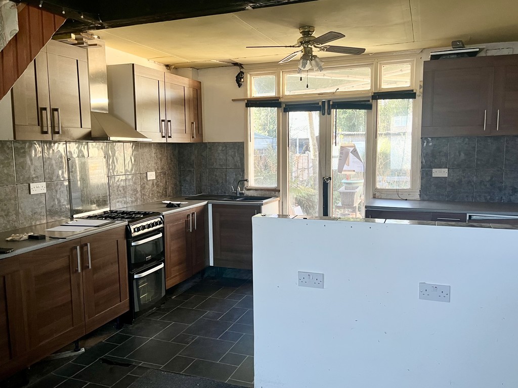 2 bed terraced house for sale in Hounslow Road, Feltham  - Property Image 5