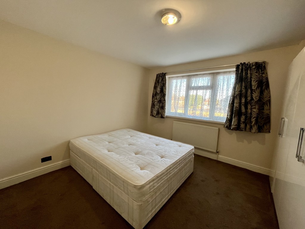 3 bed semi-detached house to rent in Orchard Avenue, Feltham  - Property Image 8