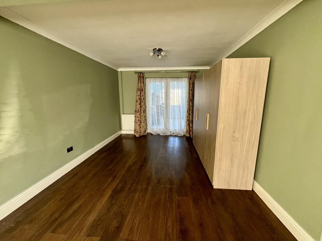 3 bed semi-detached house to rent in Orchard Avenue, Feltham  - Property Image 9