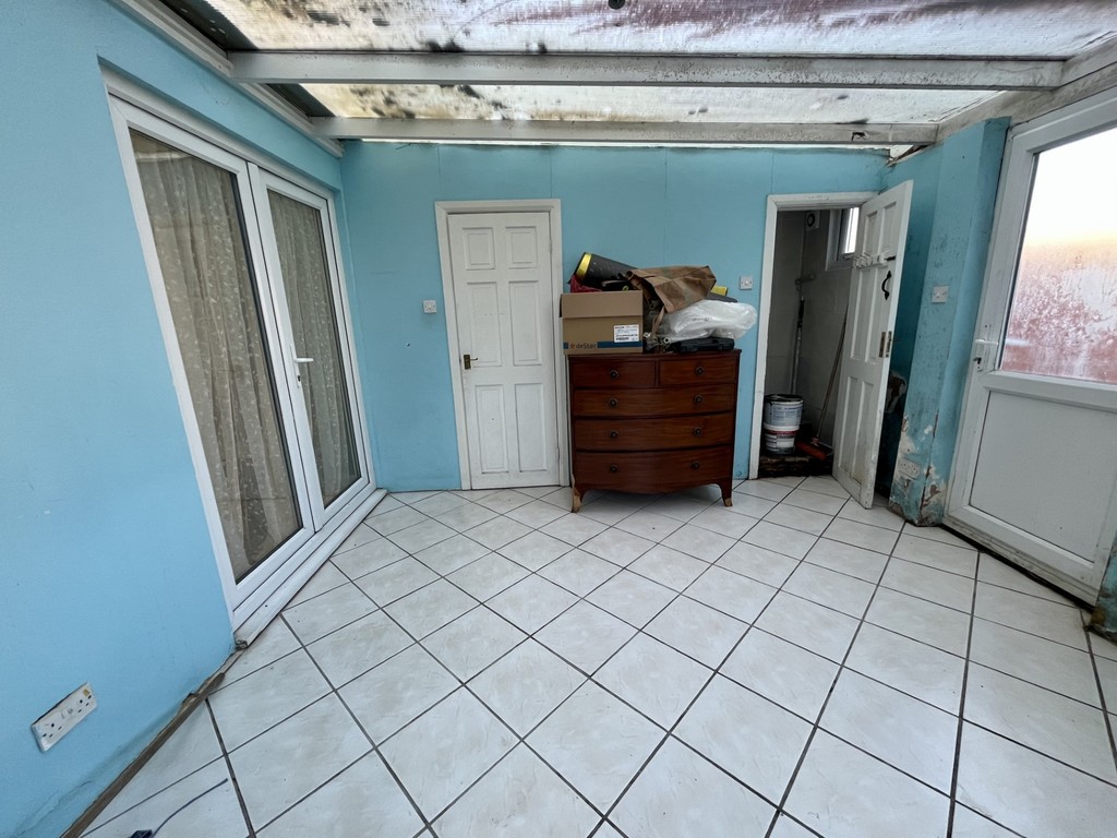 3 bed semi-detached house to rent in Orchard Avenue, Feltham 4