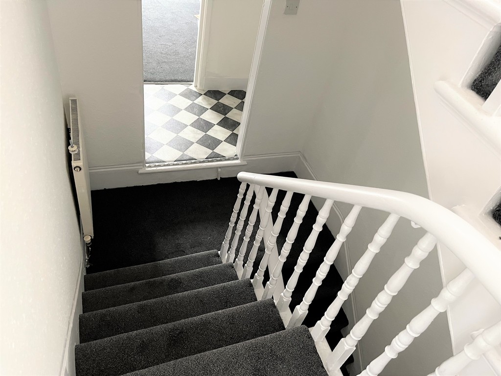 3 bed flat to rent in Goldsmith Road, London 5